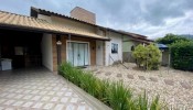 Casa com piscina Zimbros