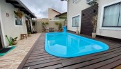 Casa com piscina Zimbros