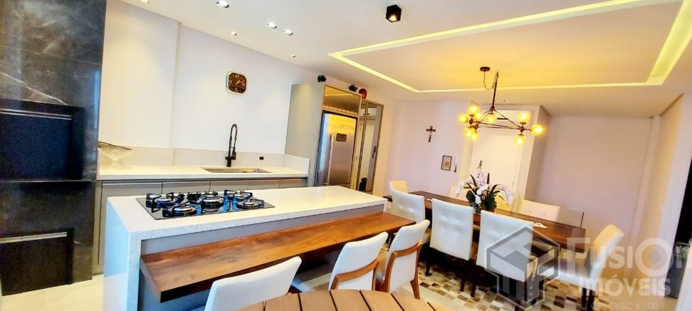 Cobertura duplex, finamente mobiliada, vista mar!