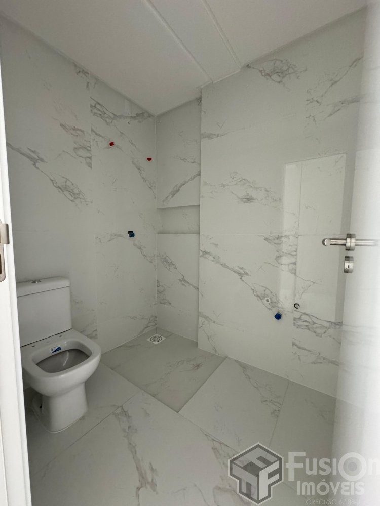 Apto Garden com 02 suites e 02 vagas.