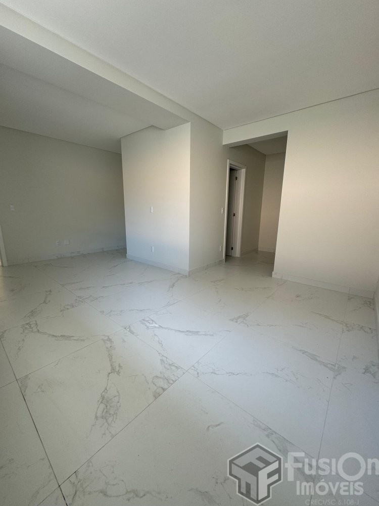 Apto Garden com 02 suites e 02 vagas.