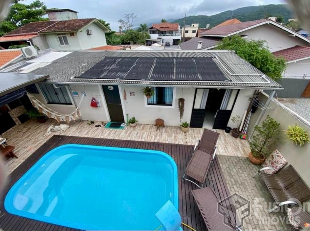 Casa com piscina Zimbros