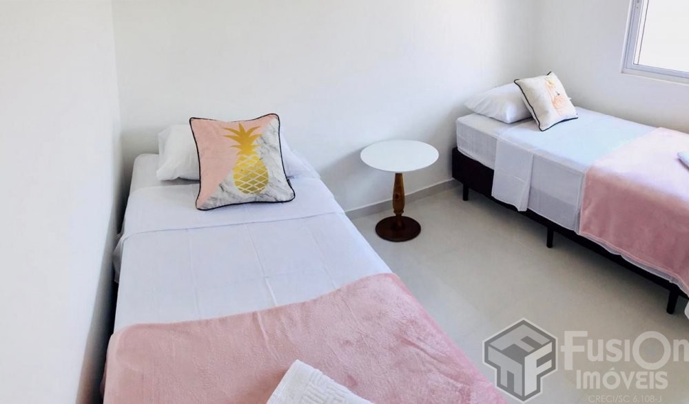 Apartamento 02 dormit�rios na Praia do Mariscal