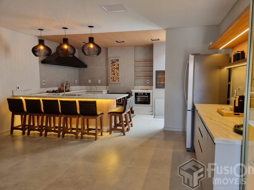 Excelente Sobrado Mobiliado em Zimbros