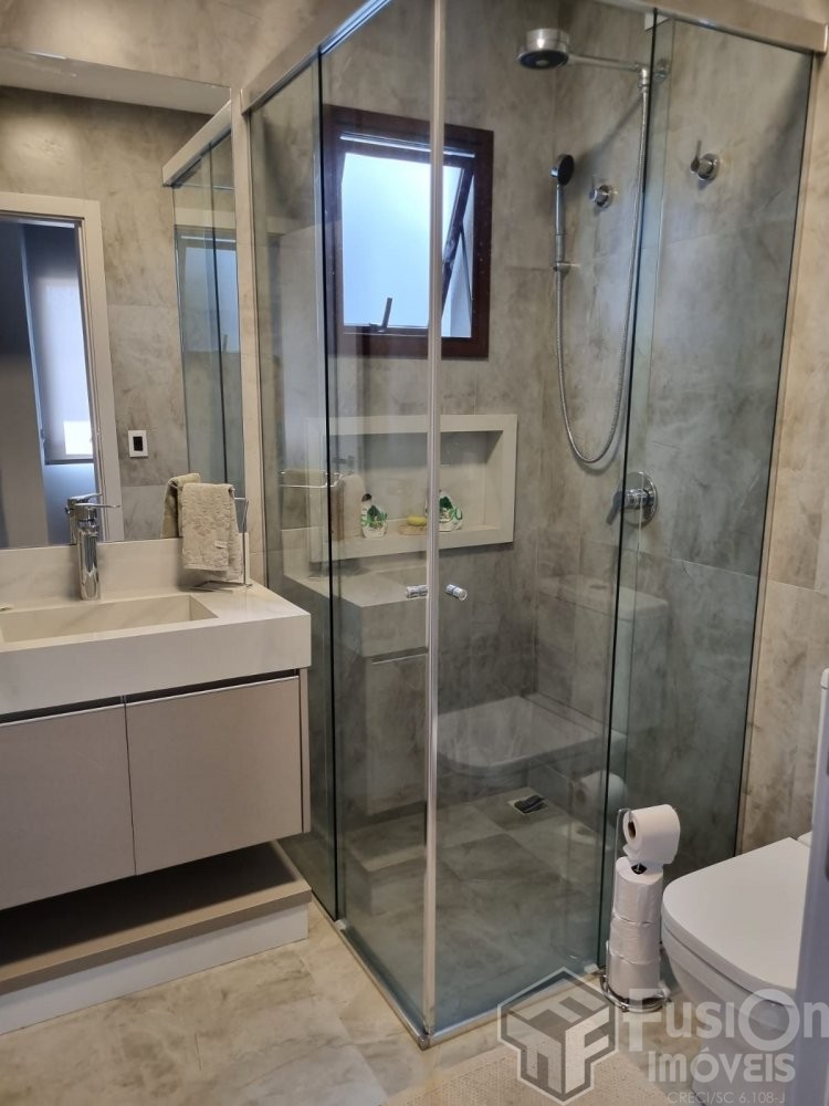 Excelente Sobrado Mobiliado em Zimbros