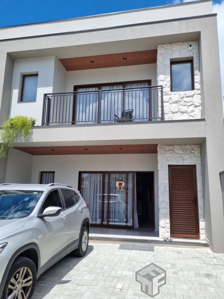 Excelente Sobrado Mobiliado em Zimbros