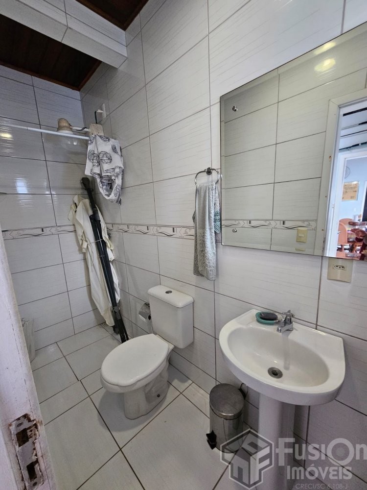 Casa Familiar com Piscina Privativa em Zimbros