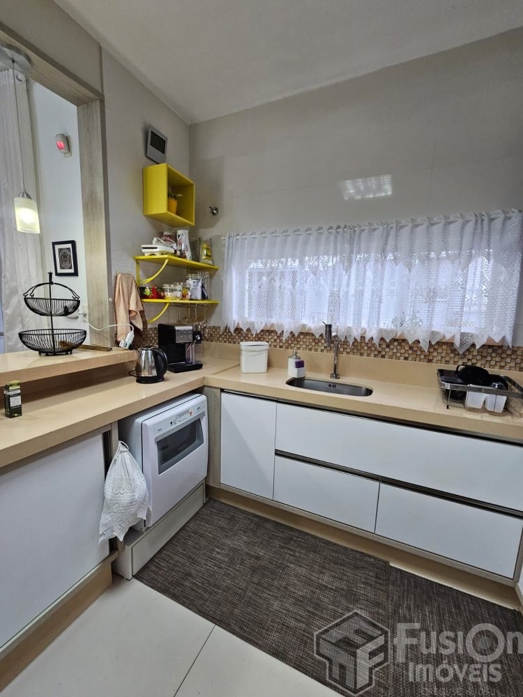 Casa Familiar com Piscina Privativa em Zimbros