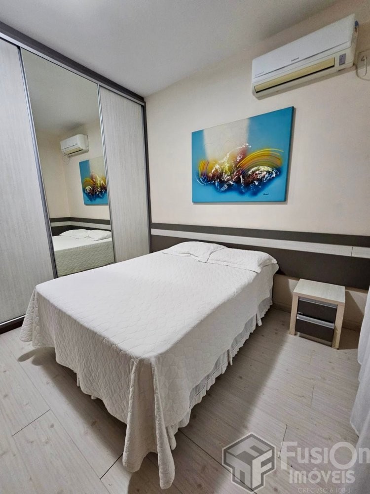 Casa Familiar com Piscina Privativa em Zimbros