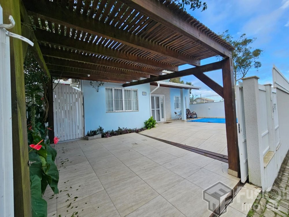 Casa Familiar com Piscina Privativa em Zimbros