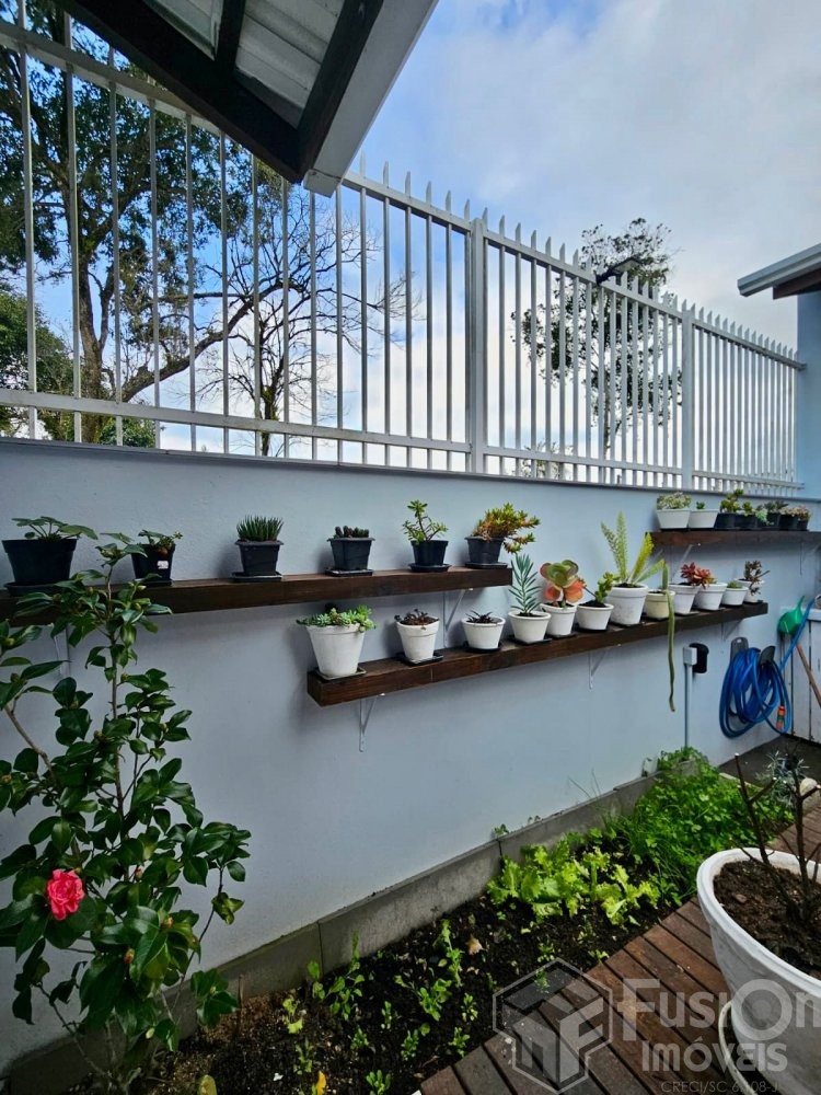 Casa Familiar com Piscina Privativa em Zimbros