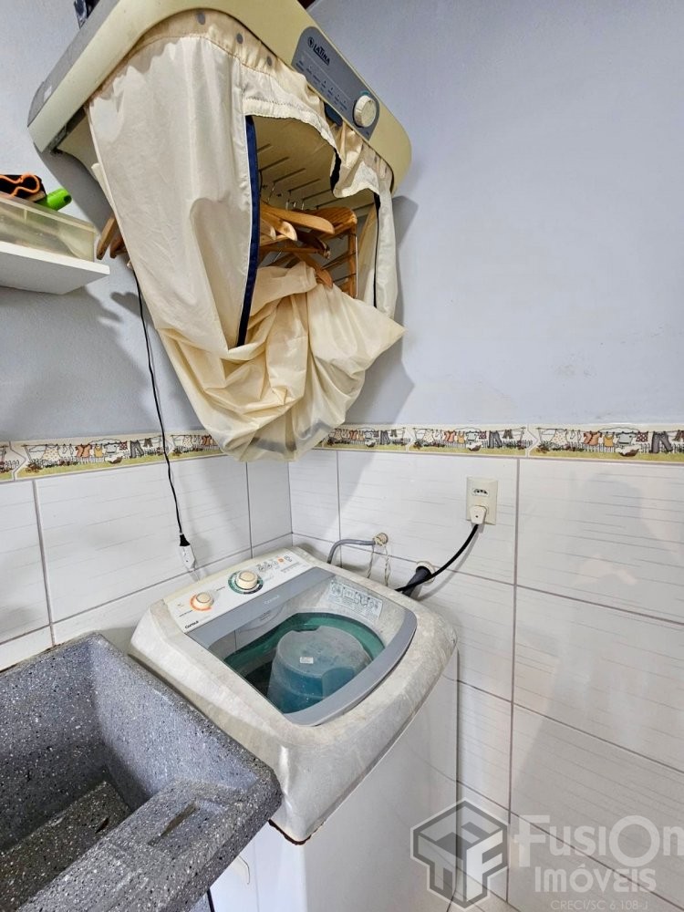 Casa Familiar com Piscina Privativa em Zimbros