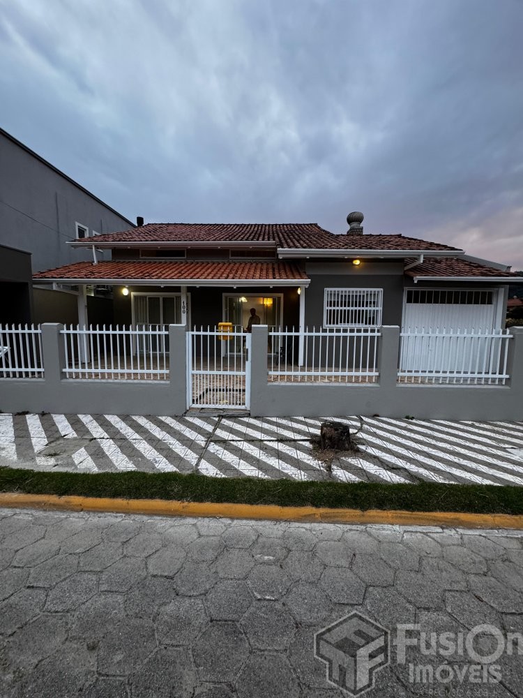 Linda Casa com Mezanino 250 Metros praia de zimbro