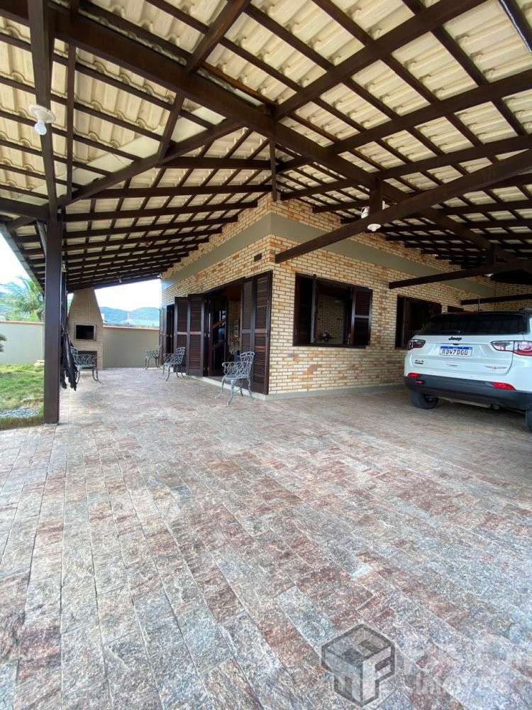 Casa Quadra Mar Zimbros 100 metros do Mar