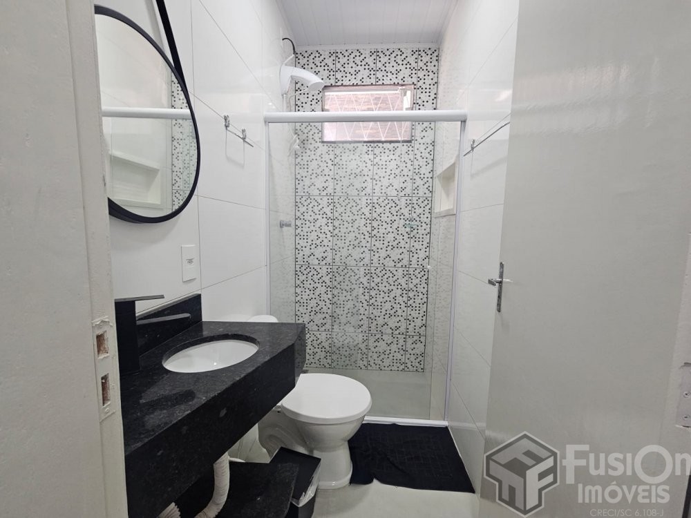 Casa � 500m da Praia de Zimbros