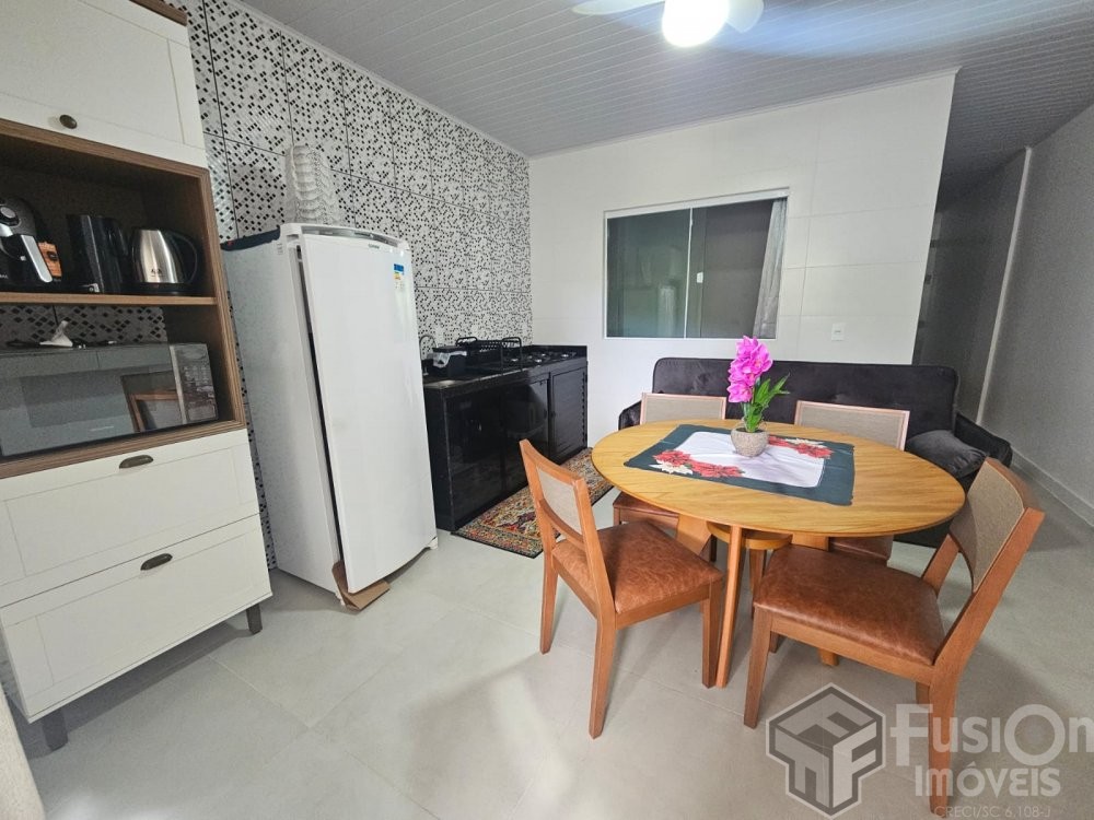 Casa � 500m da Praia de Zimbros