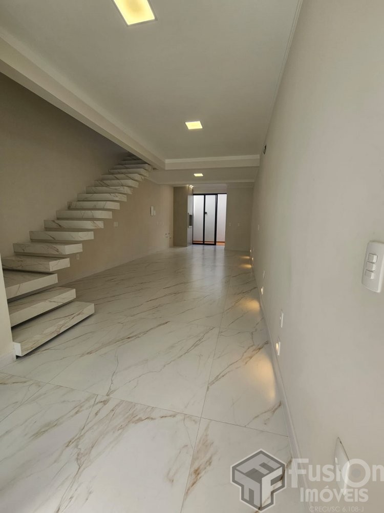 Sobrado Zimbros a 360 metros do mar