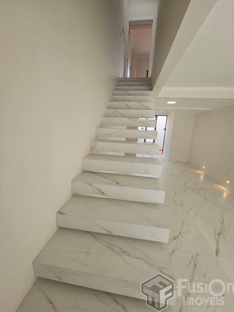 Sobrado Zimbros a 360 metros do mar