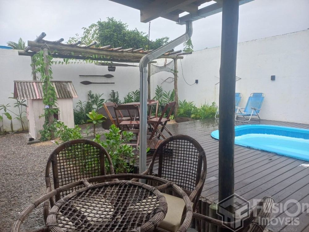 Casa Colonial 80m da Praia Zimbros